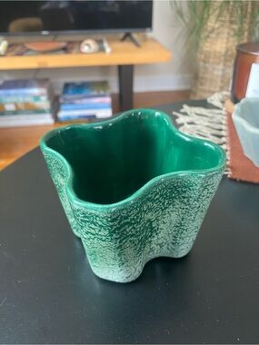 Vintage Green Ceramic Flower-Shaped Vase / Planter